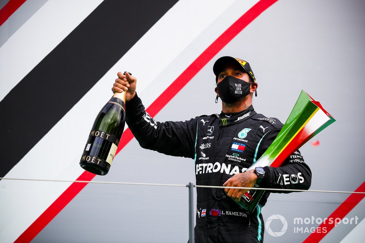 Race Winner Lewis Hamilton, Mercedes F1 celebrates on the podium with the trophy