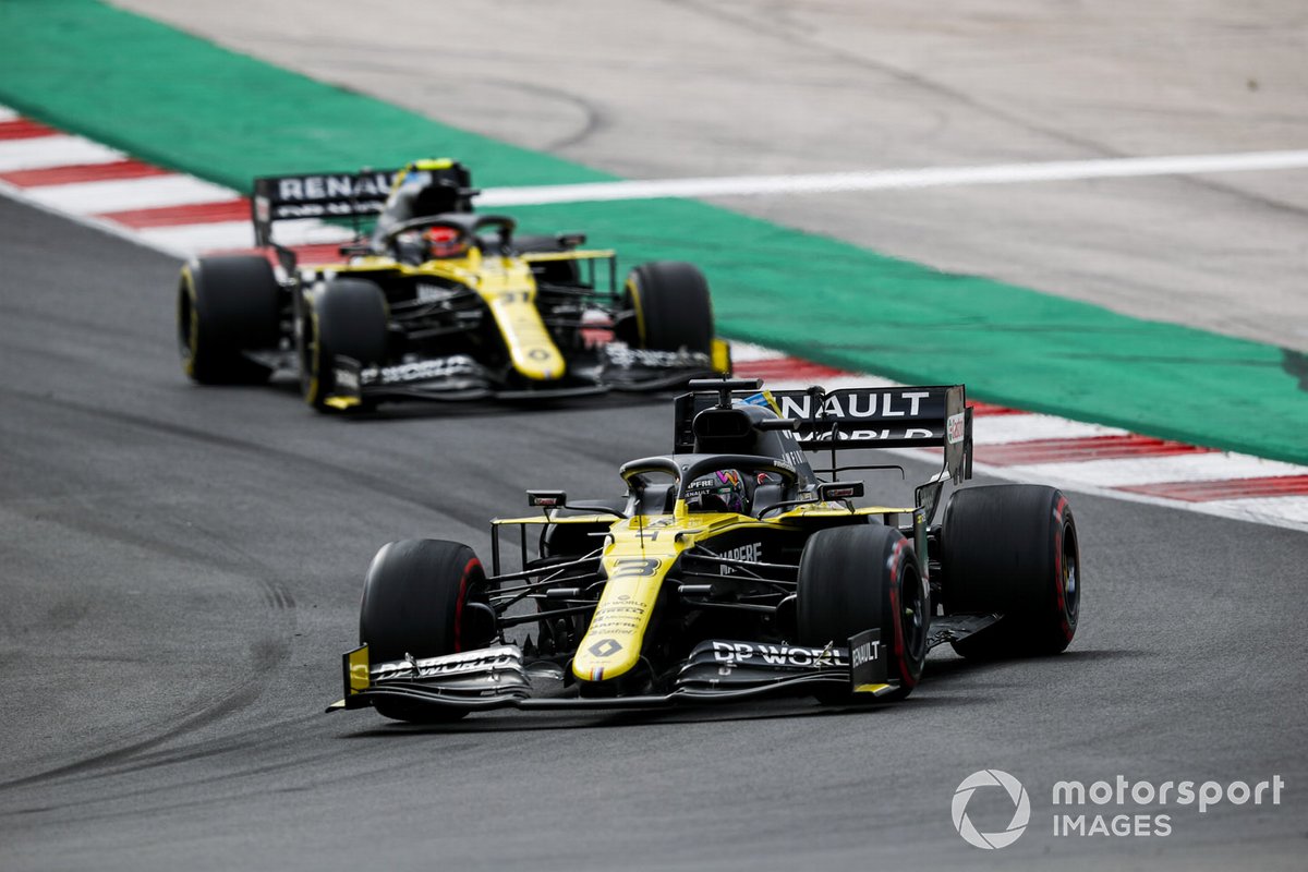 Daniel Ricciardo, Renault F1 Team R.S.20, Esteban Ocon, Renault F1 Team R.S.20