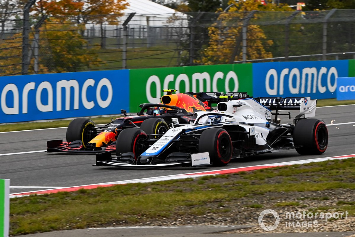 Nicholas Latifi, Williams FW43, in battaglia con Alex Albon, Red Bull Racing RB16