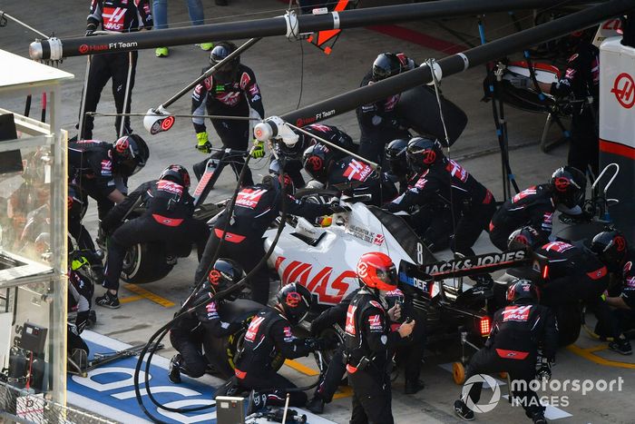 Romain Grosjean, Haas VF-20, en pits