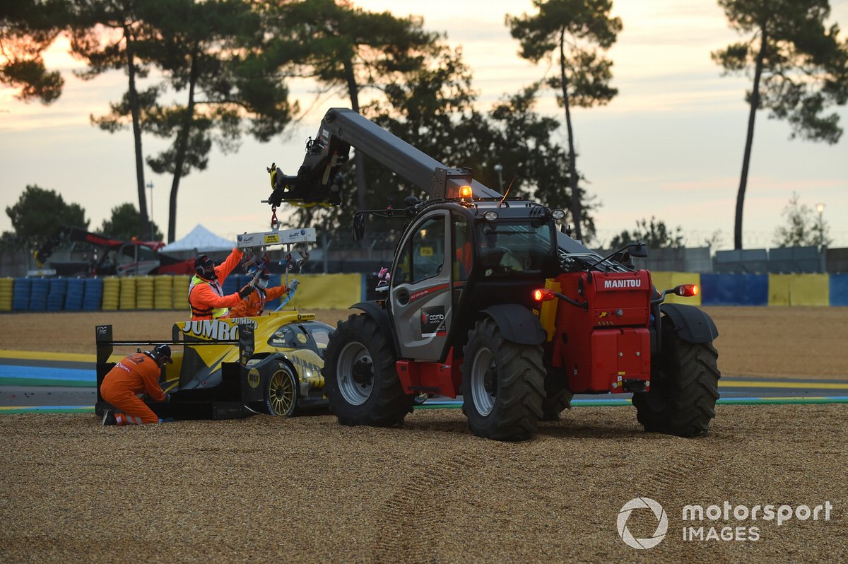 #29 Racing Team Nederland Dallara P217: Frits van Eerd, Giedo van der Garde, Nyck de Vries en la grava