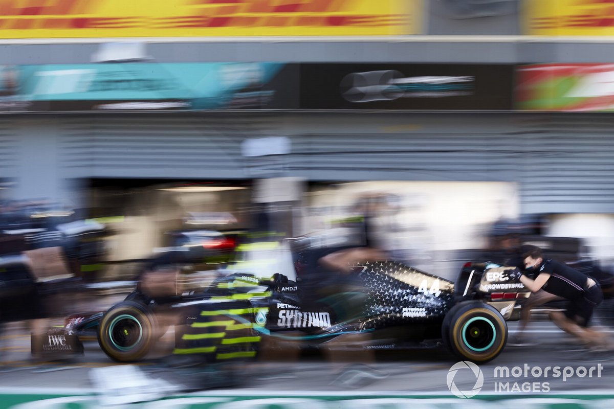Lewis Hamilton, Mercedes F1 W11, in pit lane