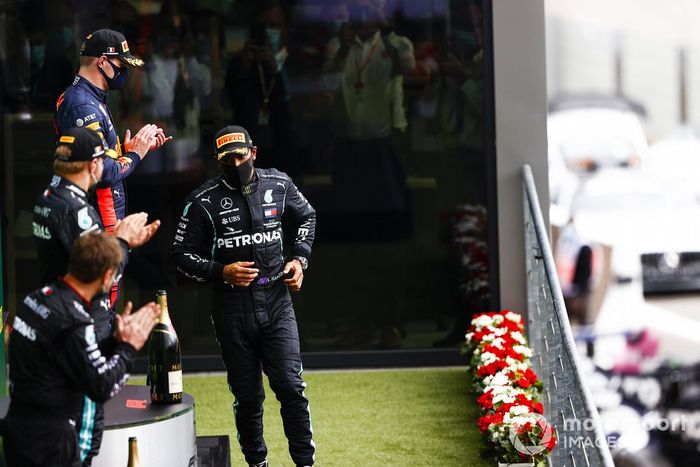 Podio: ganador Lewis Hamilton, Mercedes-AMG F1