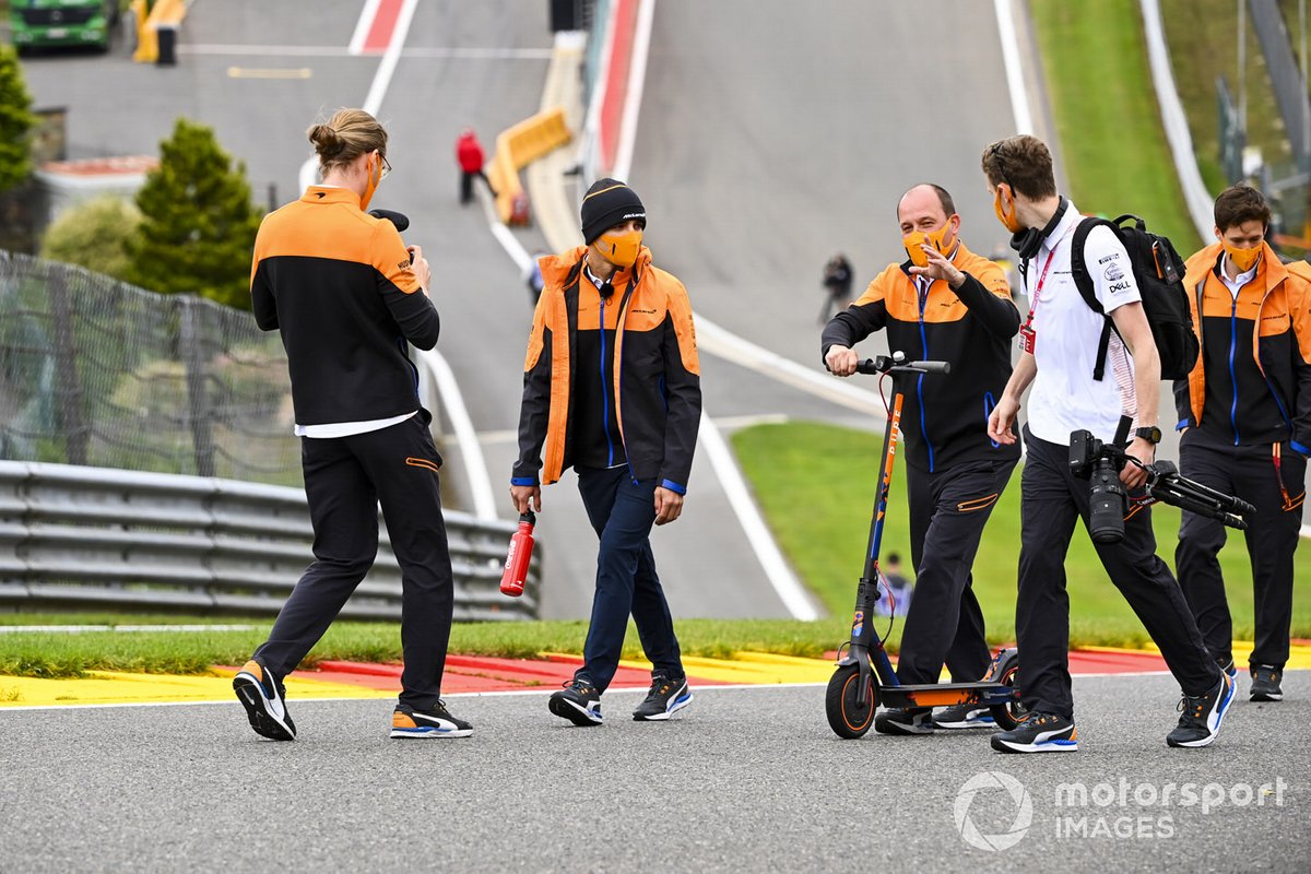 Lando Norris, McLaren canina por el circuito