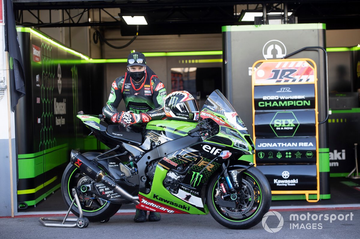 Jonathan Rea, del equipo Kawasaki Racing Team celebra su sexto Campeonato Mundial