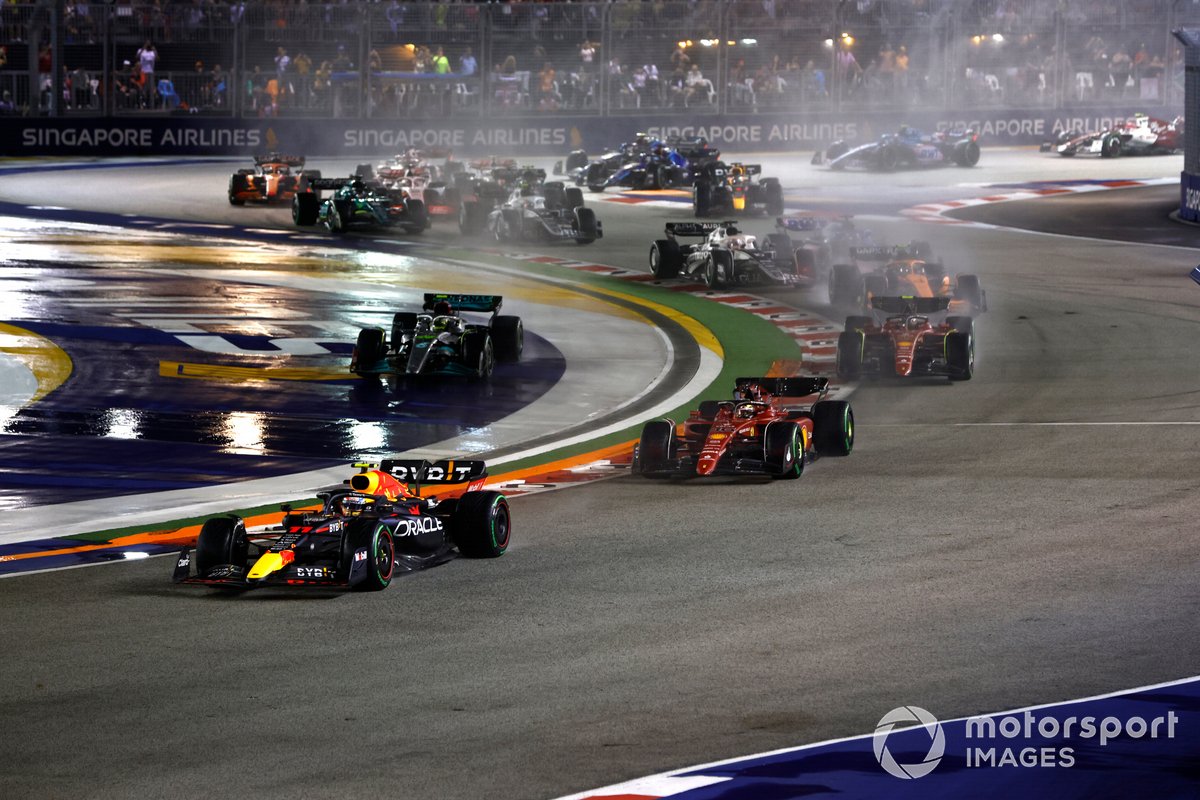 Sergio Perez, Red Bull Racing RB18, Charles Leclerc, Ferrari F1-75, Carlos Sainz, Ferrari F1-75, Lewis Hamilton, Mercedes W13