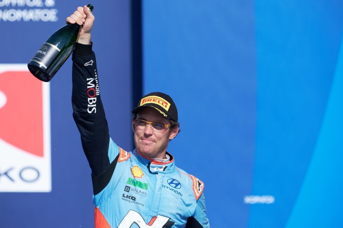 Ganador Thierry Neuville, Martijn Wydaeghe, Hyundai World Rally Team Hyundai i20 N Rally1 con el equipo