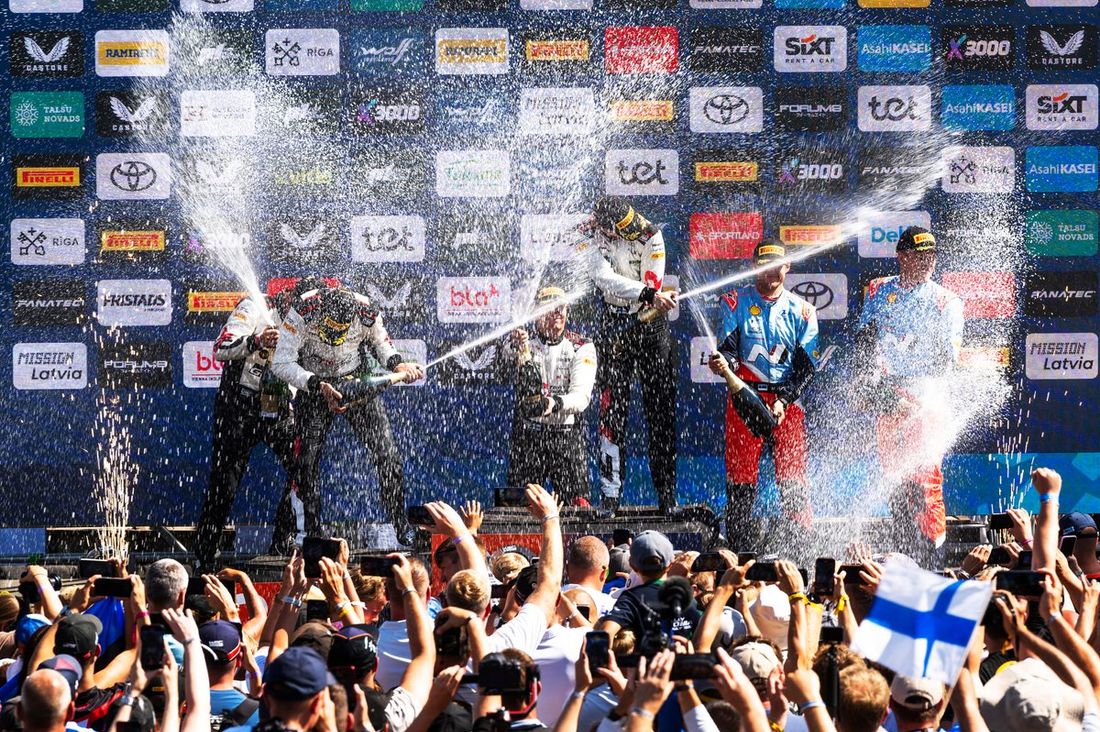 Podium: zwycięzcy Kalle Rovanperä, Jonne Halttunen, Toyota Gazoo Racing WRT Toyota GR Yaris Rally1, drugie miejsce #Sébastien Ogier, Vincent Landais, Toyota Gazoo Racing WRT Toyota GR Yaris Rally1, trzecie miejsce Ott Tänak, Martin Järveoja, Hyundai World