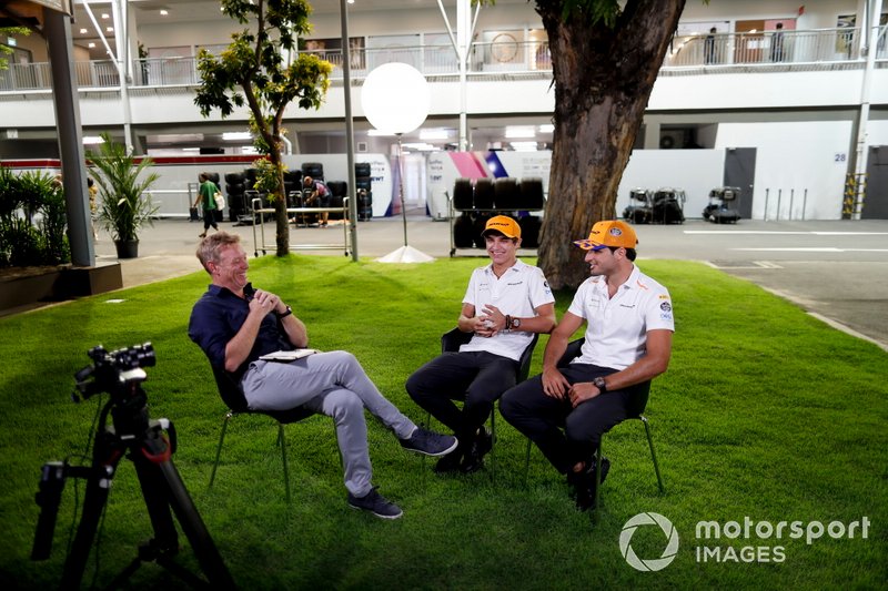 Simon Lazenby, Sky TV entrevista a Lando Norris, McLaren y Carlos Sainz Jr, McLaren