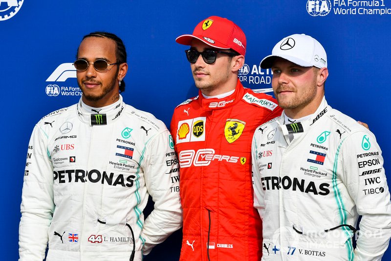 Обладатель поула Шарль Леклер, Ferrari, второе место – Льюис Хэмилтон, третье место – Валттери Боттас, Mercedes AMG F1