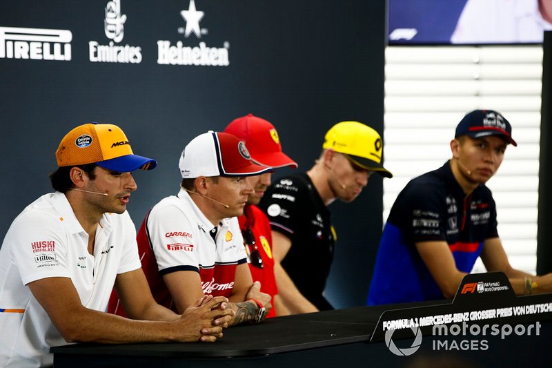 Carlos Sainz Jr., McLaren, Kimi Raikkonen, Alfa Romeo Racing, Sebastian Vettel, Ferrari, Nico Hulkenberg, Renault F1 Team e Alexander Albon, Toro Rosso, durante la conferenza stampa