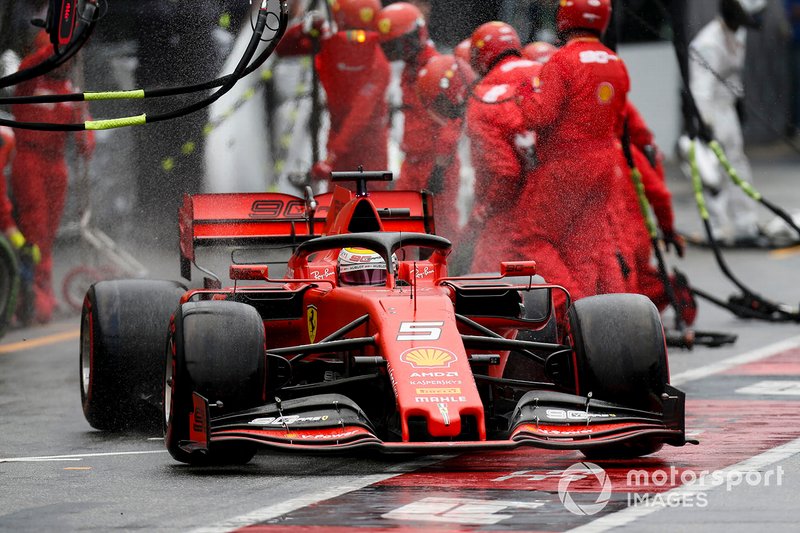 Quien sacó provecho fue Sebastian Vettel, que remontó desde la 20ª plaza hasta la 2ª, pasando al final a Kvyat y Stroll