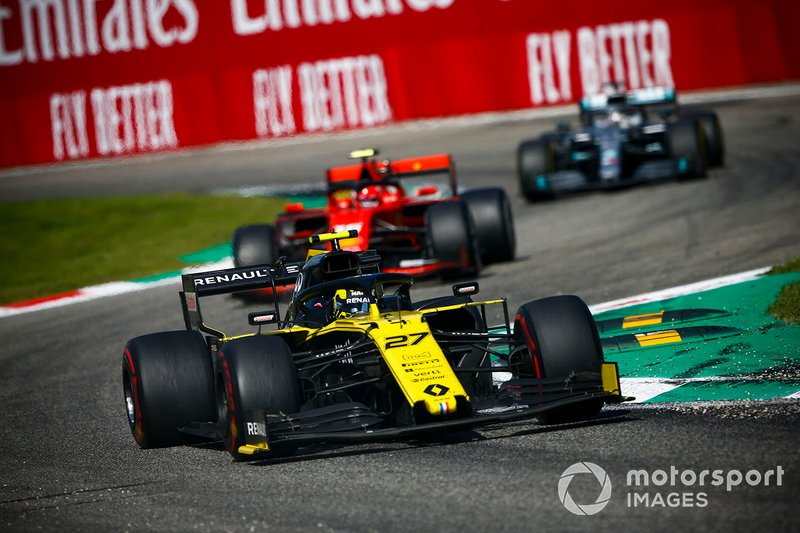 Nico Hulkenberg, Renault F1 Team R.S. 19, leads Charles Leclerc, Ferrari SF90, and Lewis Hamilton, Mercedes AMG F1 W10