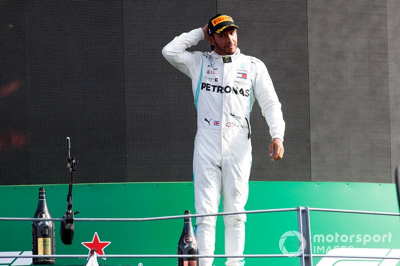 Lewis Hamilton, Mercedes AMG F1, terzo classificato, sul podio