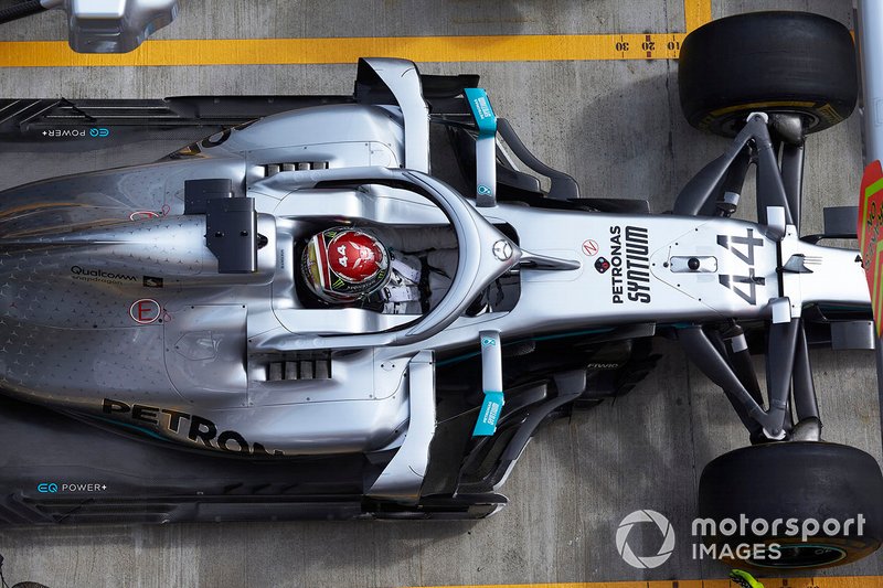 Lewis Hamilton, Mercedes AMG F1 W10, ai box
