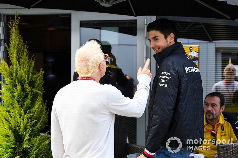 Jacques Villeneuve talks to Esteban Ocon, Mercedes AMG F1