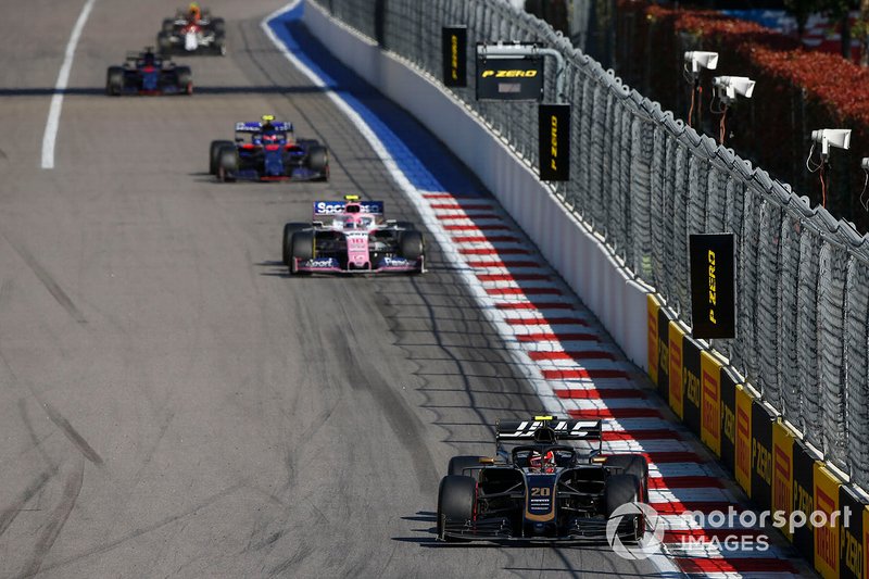 Kevin Magnussen, Haas F1 Team VF-19, precede Lance Stroll, Racing Point RP19, Pierre Gasly, Toro Rosso STR14, e Daniil Kvyat, Toro Rosso STR14