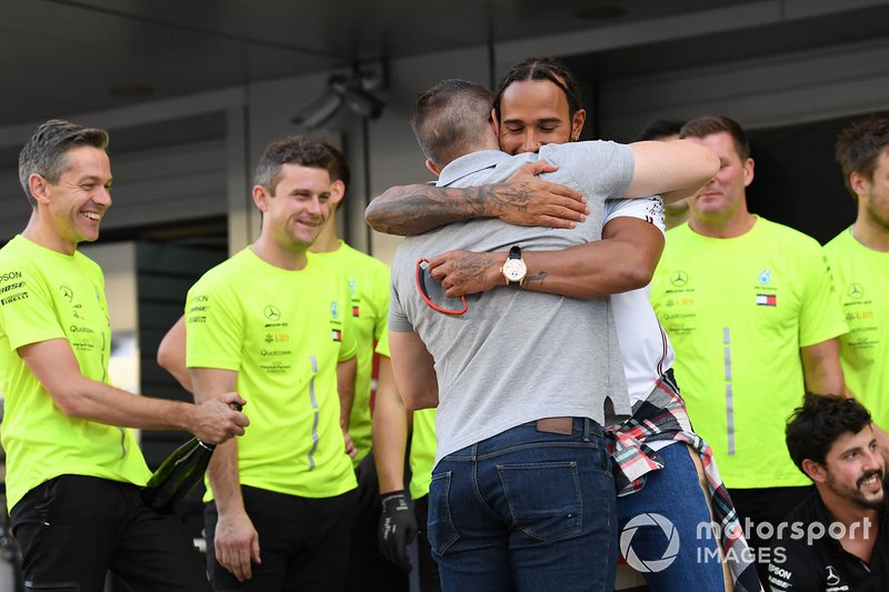 Valtteri Bottas, Mercedes AMG F1, 2nd position, and Lewis Hamilton, Mercedes AMG F1, 1st position, celebrate with their team