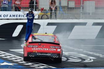 Race winner A.J. Allmendinger, Kaulig Racing, Chevrolet Camaro