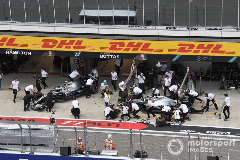 Lewis Hamilton, Mercedes AMG F1 W10, in the pits during practice