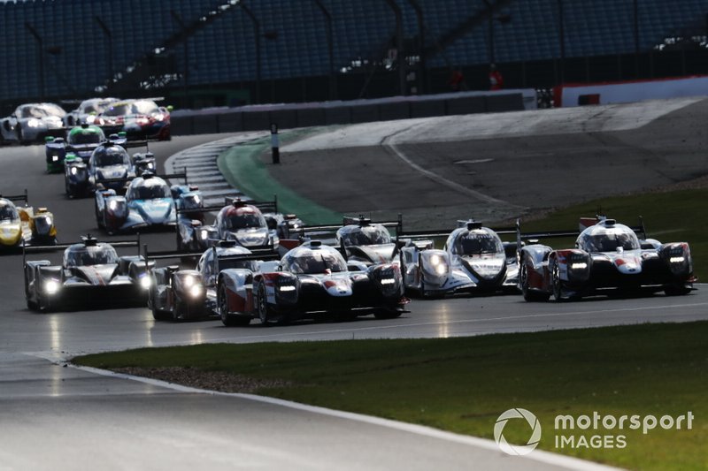Partenza della gara, #7 Toyota Gazoo Racing Toyota TS050: Mike Conway, Jose Maria Lopez, Kamui Kobayashi comanda