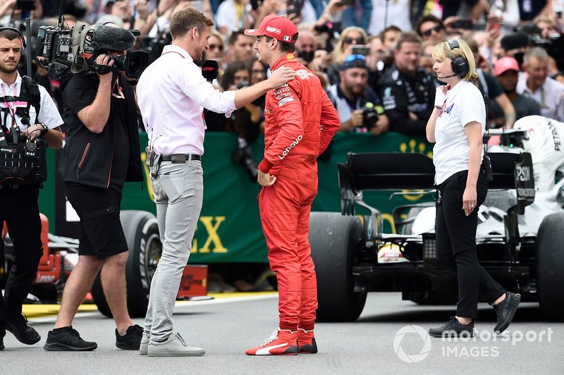 Jenson Button, Sky Sports F1, entrevistas a Charles Leclerc, Ferrari, 3ª posición, en Parc Ferme