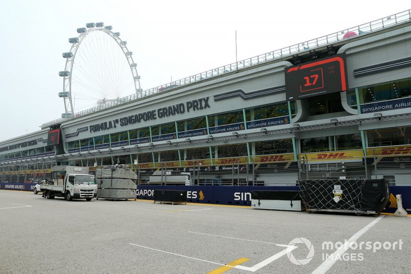 Freight is unloaded on the pit straight
