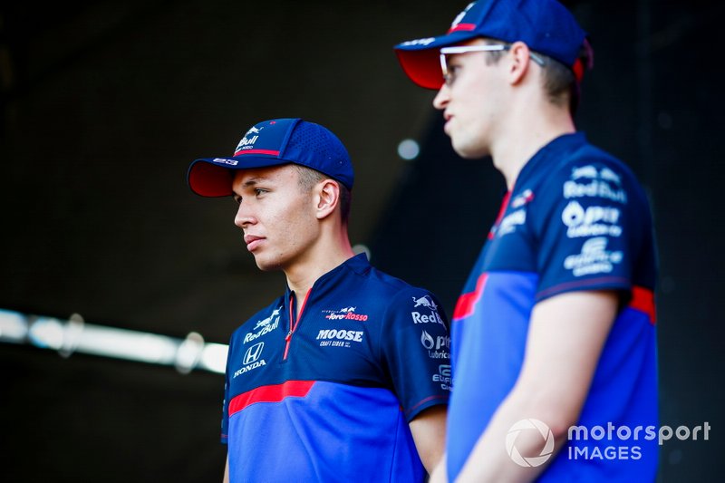 Alexander Albon, Toro Rosso e Daniil Kvyat, Toro Rosso sul palco nella fan zone