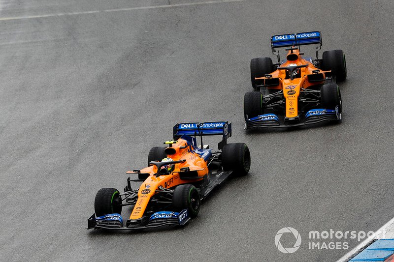 Lando Norris, McLaren MCL34, Carlos Sainz Jr., McLaren MCL34