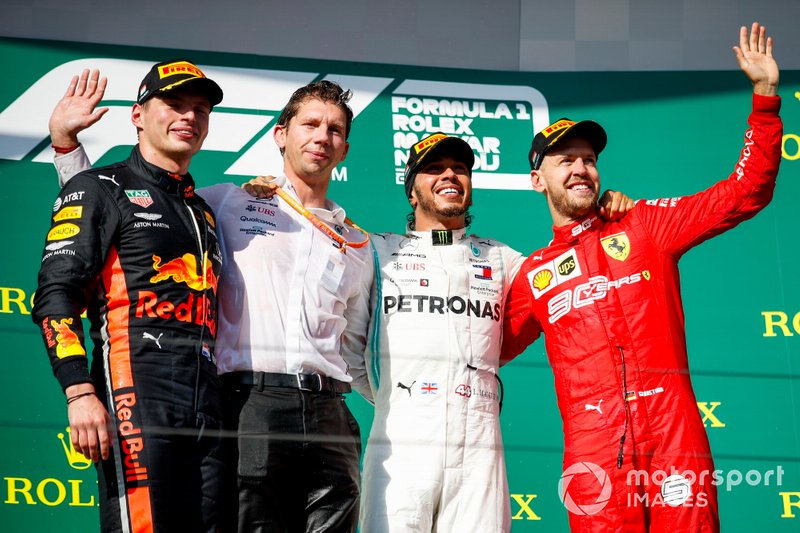 Podyum: 2. Max Verstappen, Red Bull Racing, Matt Deane, Şef Mekaniker, Mercedes AMG, Yarış galibi Lewis Hamilton, Mercedes AMG F1, 3. Sebastian Vettel, Ferrari