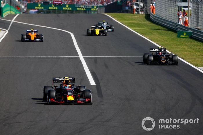 Pierre Gasly, Red Bull Racing RB15, lidera Kevin Magnussen, Haas F1 Team VF-19, Lando Norris, McLaren MCL34, Daniel Ricciardo, Renault F1 Team R.S.19, y Valtteri Bottas, Mercedes AMG W10