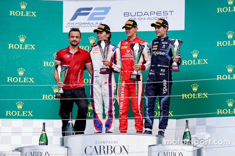 Podio: il vincitore della gara Mick Schumacher, Prema Racing