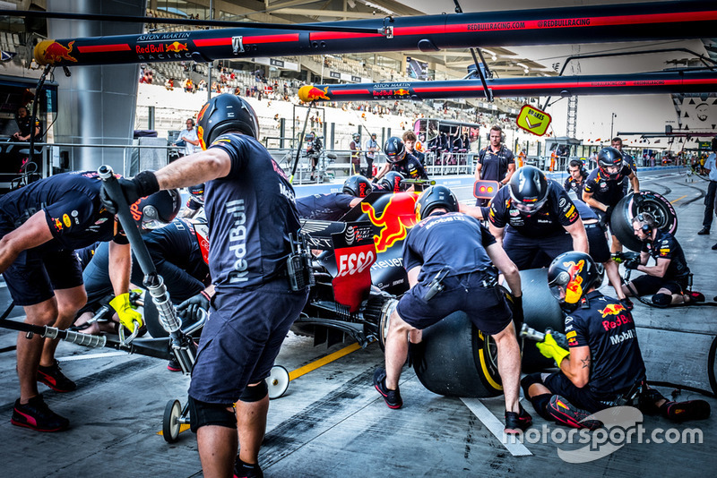 2º Red Bull Racing con Vettel en Abu Dhabi (2.08)