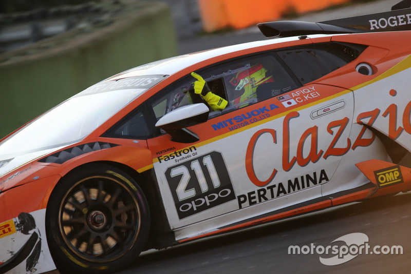 Lamborghini Huracan Super Trofeo Evo #211, Clazzio Racing: Kei Cozzolino, Afiq Yazid