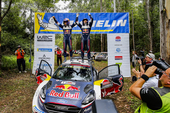 Les Champions WRC 2018 Sébastien Ogier, Julien Ingrassia, Ford Fiesta WRC, M-Sport Ford, avec Malcolm Wilson
