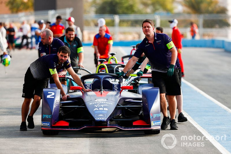 Mechanics push Sam Bird car, Envision Virgin Racing, Audi e-tron FE05 down the pit lane