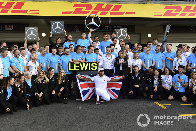 Lewis Hamilton, Mercedes AMG F1 celebrates with his team 