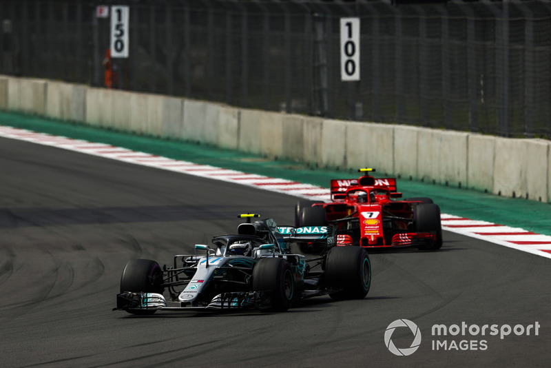 Valtteri Bottas, Mercedes AMG F1 W09 EQ Power+, Kimi Raikkonen, Ferrari SF71H