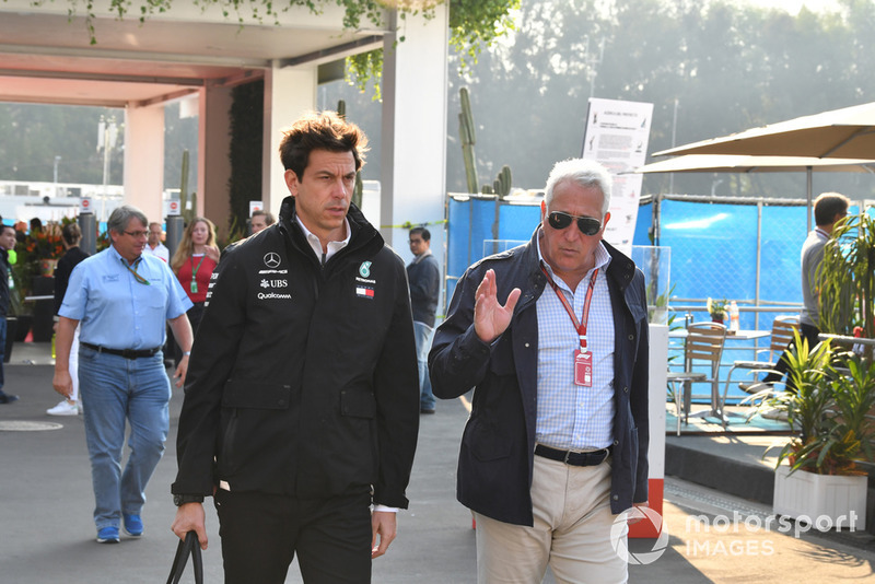 Toto Wolff, Director de Motorsport de Mercedes AMG F1 y Lawrence Stroll, propietario del equipo de F1 Racing Point.