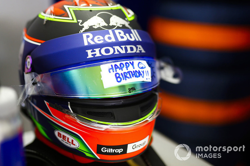 A birthday message on the visor of Brendon Hartley, Toro Rosso