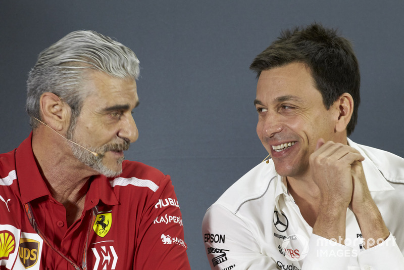 Maurizio Arrivabene, Team Principal, Ferrari, Toto Wolff, Executive Director (Business), Mercedes AMG