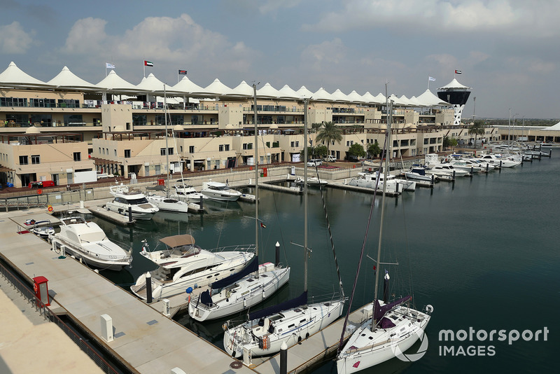 Des bateaux dans la Marina