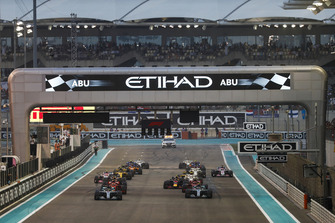 Lewis Hamilton, Mercedes AMG F1 W09, Valtteri Bottas, Mercedes AMG F1 W09, Sebastian Vettel, Ferrari SF71H, Kimi Raikkonen, Ferrari SF71H, Daniel Ricciardo, Red Bull Racing RB14, Max Verstappen, Red Bull Racing RB14 en de rest