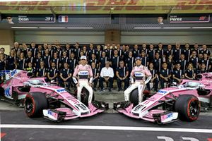 Esteban Ocon, Racing Point Force India en Sergio Perez, Racing Point Force India, groepsfoto