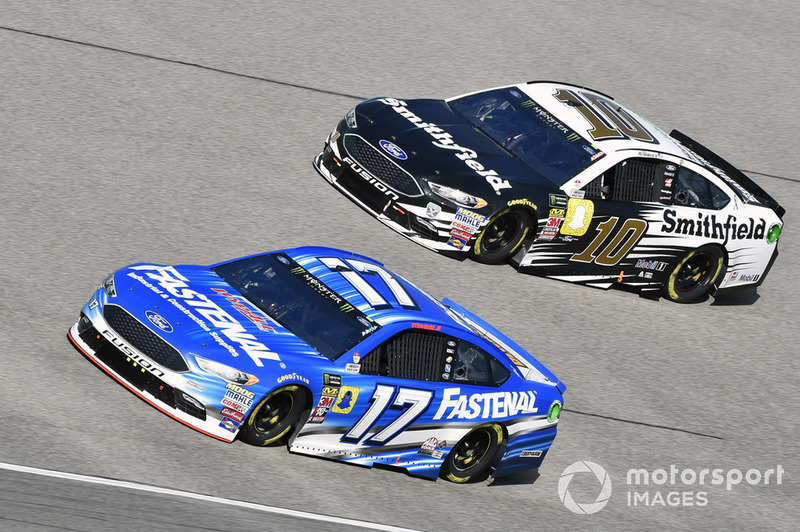 Ricky Stenhouse Jr., Roush Fenway Racing, Ford Fusion Fastenal and Aric Almirola, Stewart-Haas Racing, Ford Fusion Smithfield