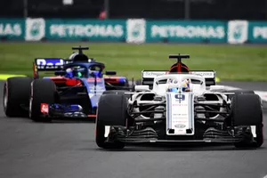 Marcus Ericsson, Sauber C37 et Brendon Hartley, Scuderia Toro Rosso STR13 