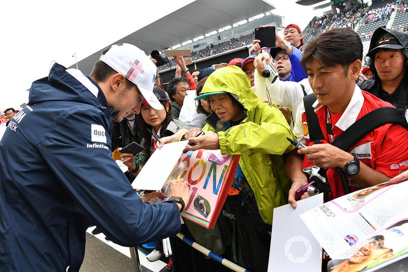Esteban Ocon, Racing Point Force India F1 Team signs autographs for the fans