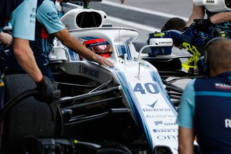 Robert Kubica, Williams FW41, stops in his pit area
