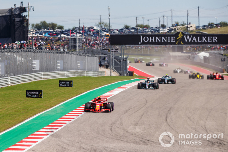Kimi Raikkonen, Ferrari SF71H, Lewis Hamilton, Mercedes AMG F1 W09 EQ Power+, Valtteri Bottas, Mercedes AMG F1 W09 EQ Power+, startta
