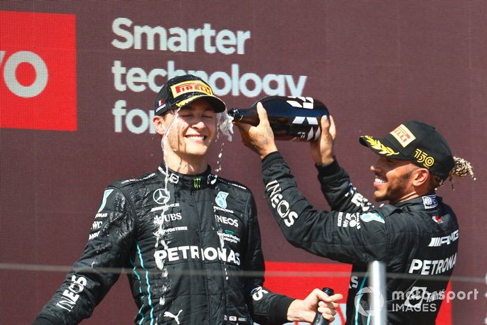Podio: tercer lugar George Russell, Mercedes-AMG, segundo lugar Lewis Hamilton, Mercedes-AMG